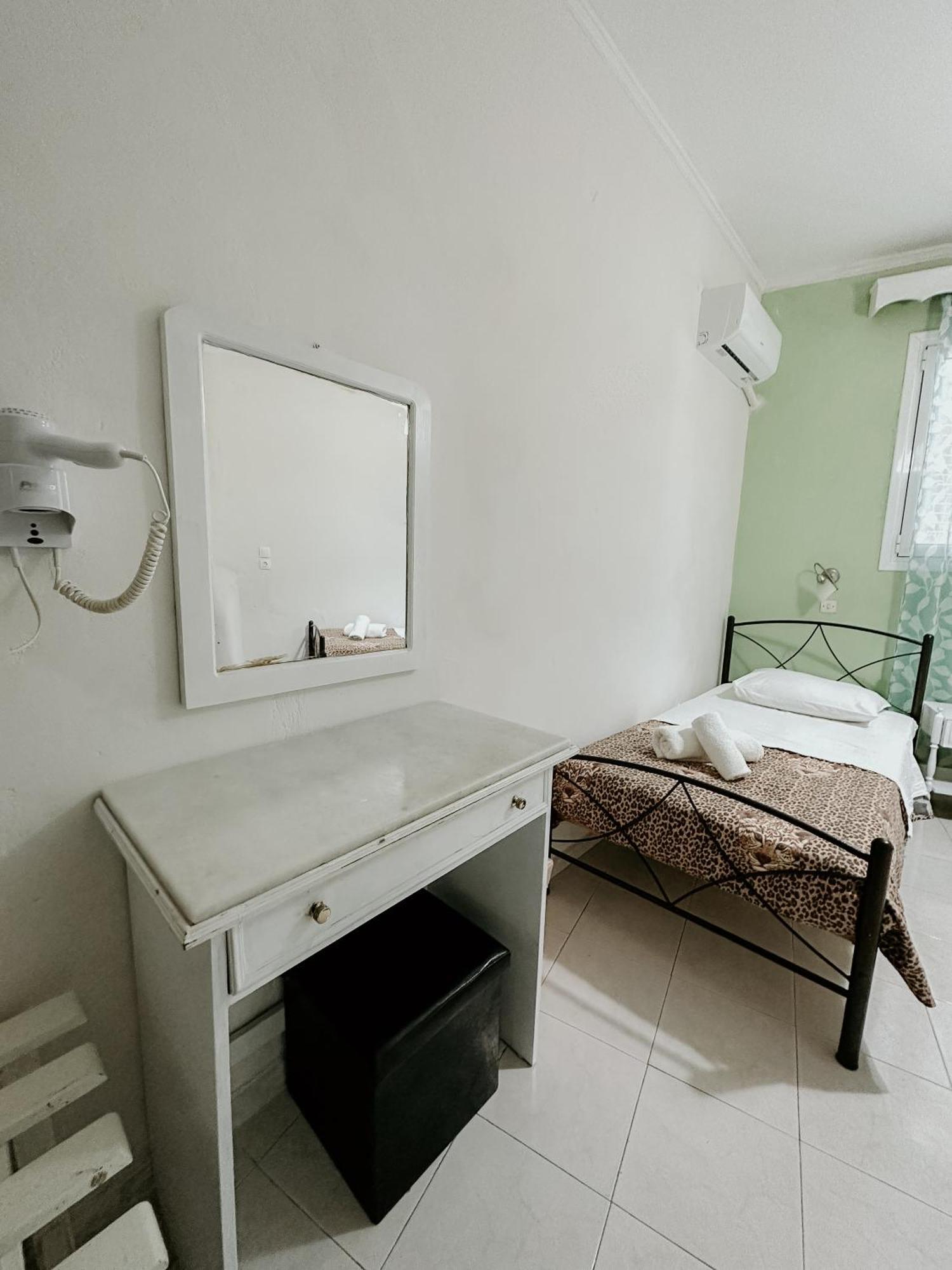 Hotel Thirasia ฟิรา ห้อง รูปภาพ